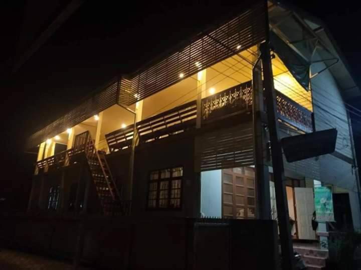 โฮมสเตย์ภูมิใจ เชียงคาน ซอย 17 Loei Luaran gambar